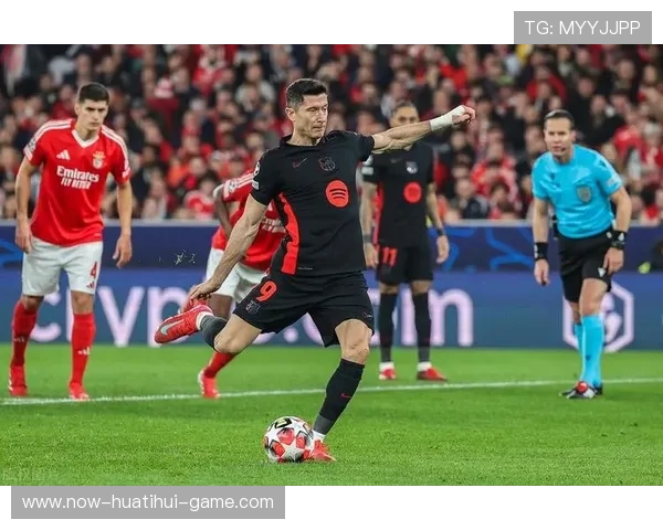 穿越5年前？莱万单场3种方式进球 戴帽梦回2020金球季，莱万的总进球数