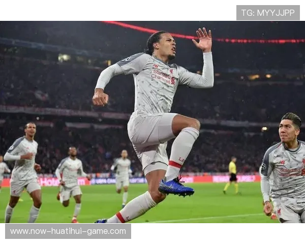 范戴克在禁区内高高跃起完成头球解围,截断对方边路横传