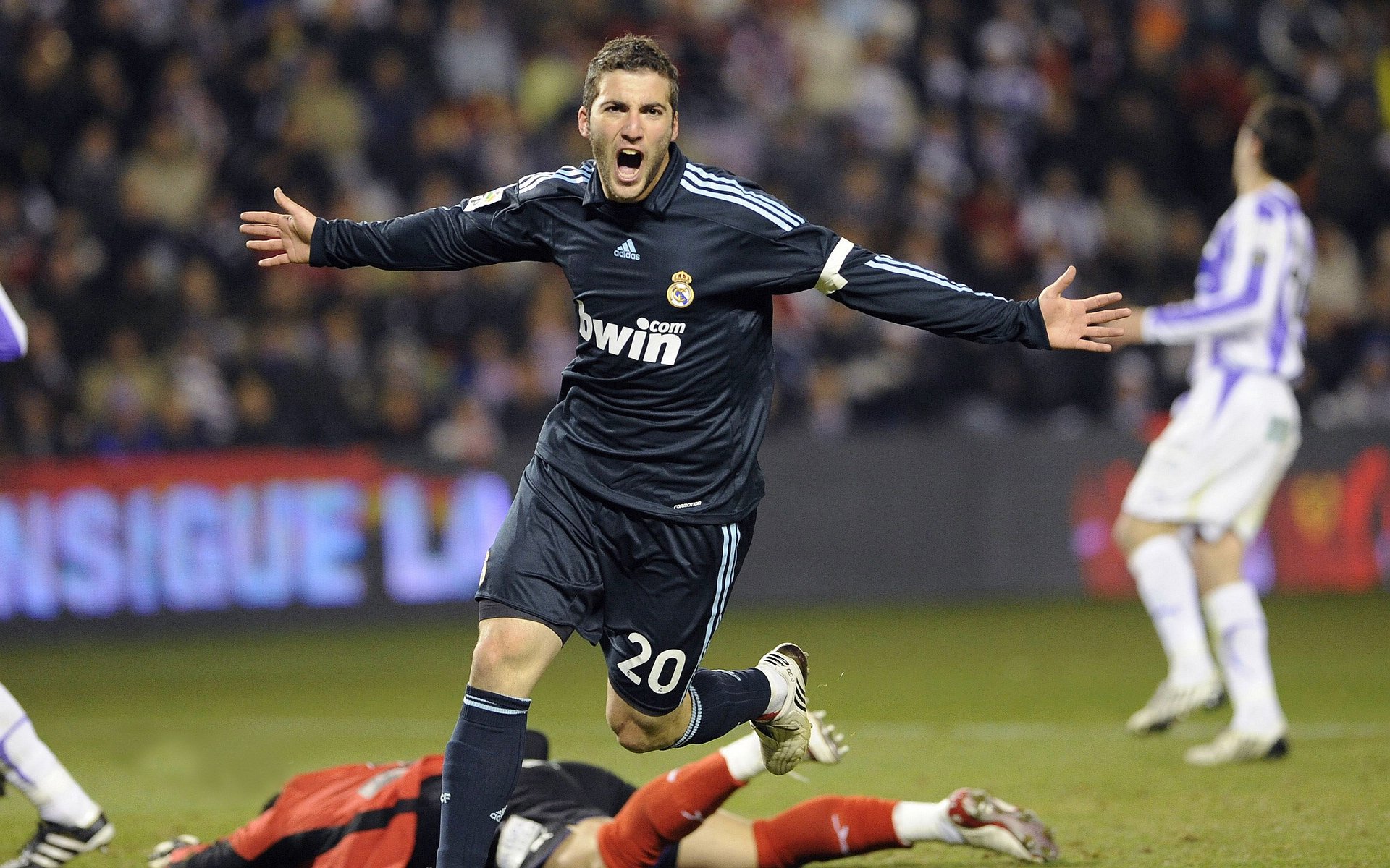 羽毛球亚洲锦标：印尼“金牌男单”耀世，实力碾压！